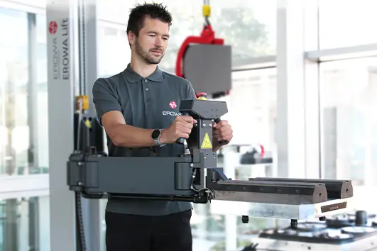 EROWA LIFT WITH THE OPERATOR